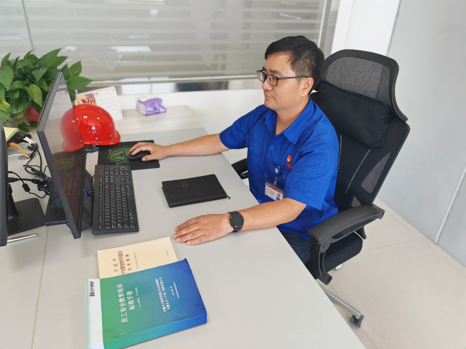 f8efab25c517b33e3497ce00a13cc57f.jpg f8efab25c517b33e3497ce00a13cc57f.jpg