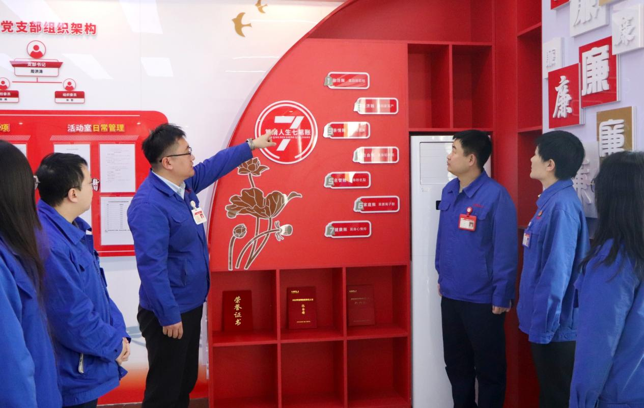 參觀黨員活動室1.png 參觀黨員活動室1.png